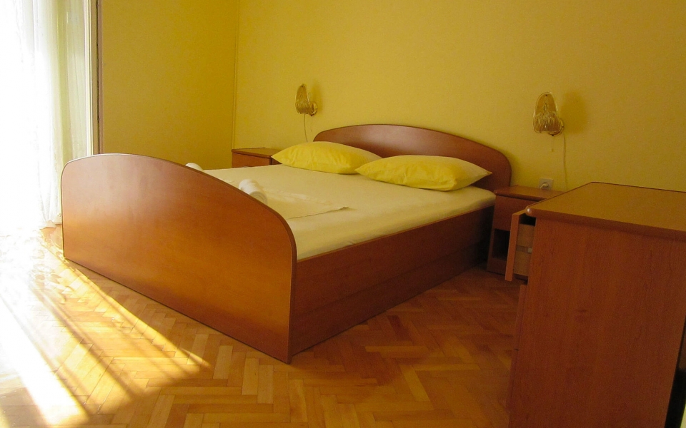 apt-whitegold-9